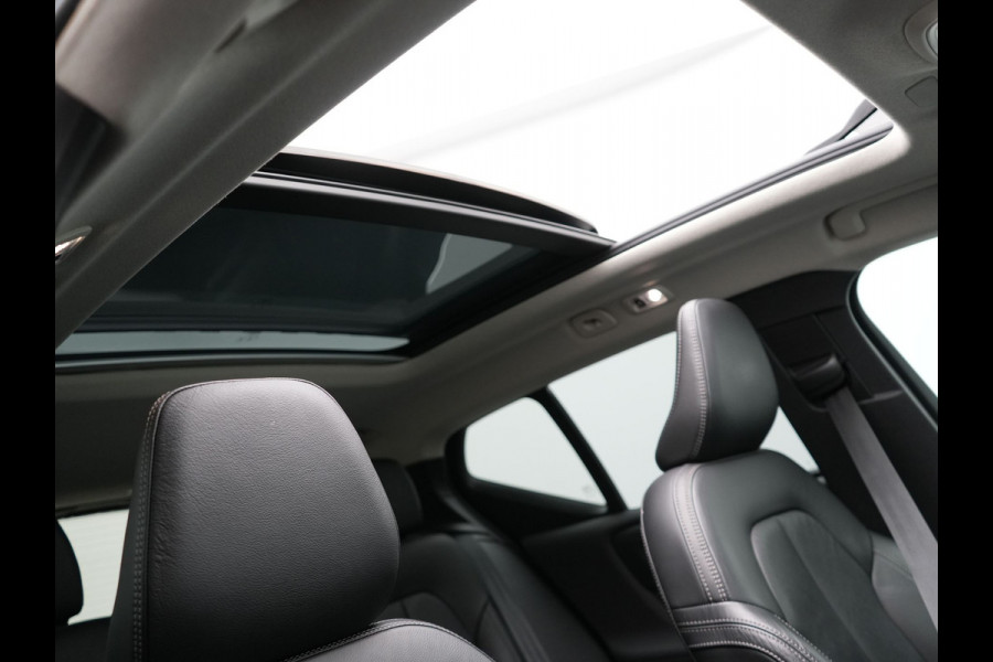 Volvo XC40 T4 Recharge Inscription Plug In Hybrid 211pk Dealer O.H PHEV | Panodak | Lederen Sportstoelen Memory | Adaptive Cruise | 360 Camera | 21"L.M | Harman Kardon | Keyless |
