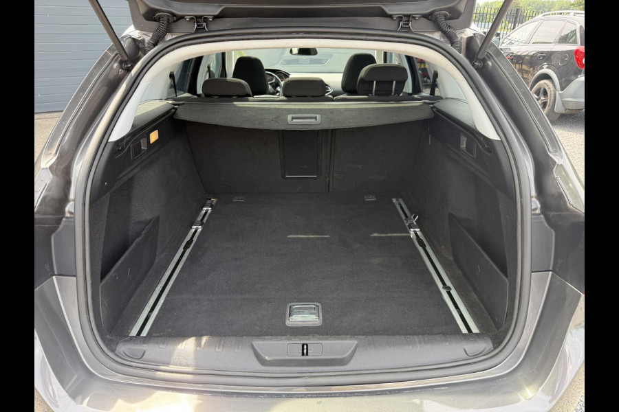 Peugeot 308 SW 1.2 PureTech Blue Lease Executive 2e Eigenaar,Pano,110pk,Navi,Dealer Onderhouden,Clima,Cruise,Pdc V+A,Lm velgen,Apk tot 12-2025