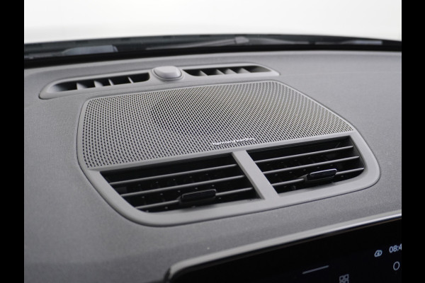 Polestar 2 AUT. 408 pk Long Range Dual Motor 78kWh Panorama-Dak Harman&Kardon® Electr.Stoelen Verwarmd+Achterbank+Stuur Adaptive-Cruise Car Verkeersbord detectie Regen-Lichtsensor Virtual-Cockpit Home-Link Bots waarschuwing Autonoom-Rem Lane Assist Keyless Connected 1e Eigenaar Origineel Nederlandse Auto 1.500kg Trekvermogen 660Nm! € 59.000 nieuw!