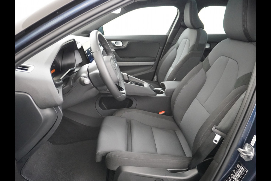 Polestar 2 AUT. 408 pk Long Range Dual Motor 78kWh Panorama-Dak Harman&Kardon® Electr.Stoelen Verwarmd+Achterbank+Stuur Adaptive-Cruise Car Verkeersbord detectie Regen-Lichtsensor Virtual-Cockpit Home-Link Bots waarschuwing Autonoom-Rem Lane Assist Keyless Connected 1e Eigenaar Origineel Nederlandse Auto 1.500kg Trekvermogen 660Nm! € 59.000 nieuw!