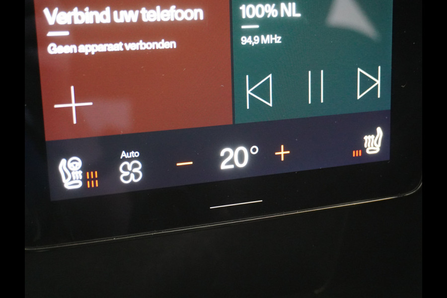 Polestar 2 AUT. 408 pk Long Range Dual Motor 78kWh Panorama-Dak Harman&Kardon® Electr.Stoelen Verwarmd+Achterbank+Stuur Adaptive-Cruise Car Verkeersbord detectie Regen-Lichtsensor Virtual-Cockpit Home-Link Bots waarschuwing Autonoom-Rem Lane Assist Keyless Connected 1e Eigenaar Origineel Nederlandse Auto 1.500kg Trekvermogen 660Nm! € 59.000 nieuw!