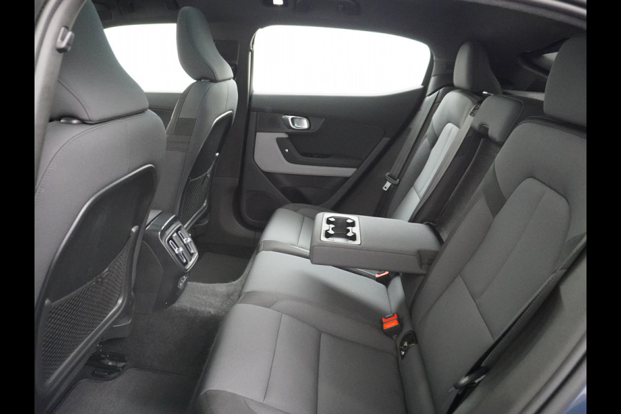 Polestar 2 AUT. 408 pk Long Range Dual Motor 78kWh Panorama-Dak Harman&Kardon® Electr.Stoelen Verwarmd+Achterbank+Stuur Adaptive-Cruise Car Verkeersbord detectie Regen-Lichtsensor Virtual-Cockpit Home-Link Bots waarschuwing Autonoom-Rem Lane Assist Keyless Connected 1e Eigenaar Origineel Nederlandse Auto 1.500kg Trekvermogen 660Nm! € 59.000 nieuw!