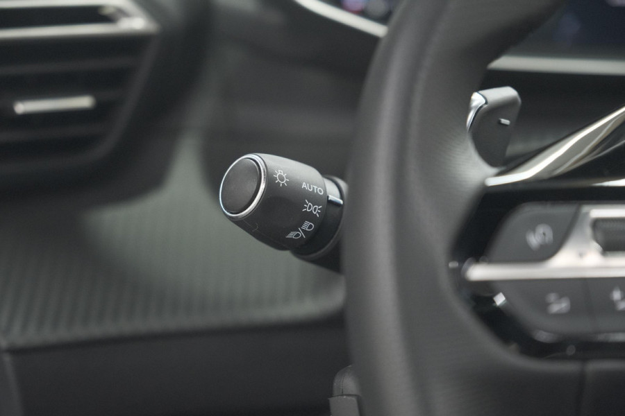 Peugeot 2008 Hybrid 136 e-DSC6 GT | 360 Camera | Adaptieve Cruise Control | Dodehoekdetectie | Navigatie