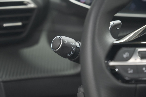 Peugeot 2008 Hybrid 136 e-DSC6 GT | 360 Camera | Adaptieve Cruise Control | Dodehoekdetectie | Navigatie