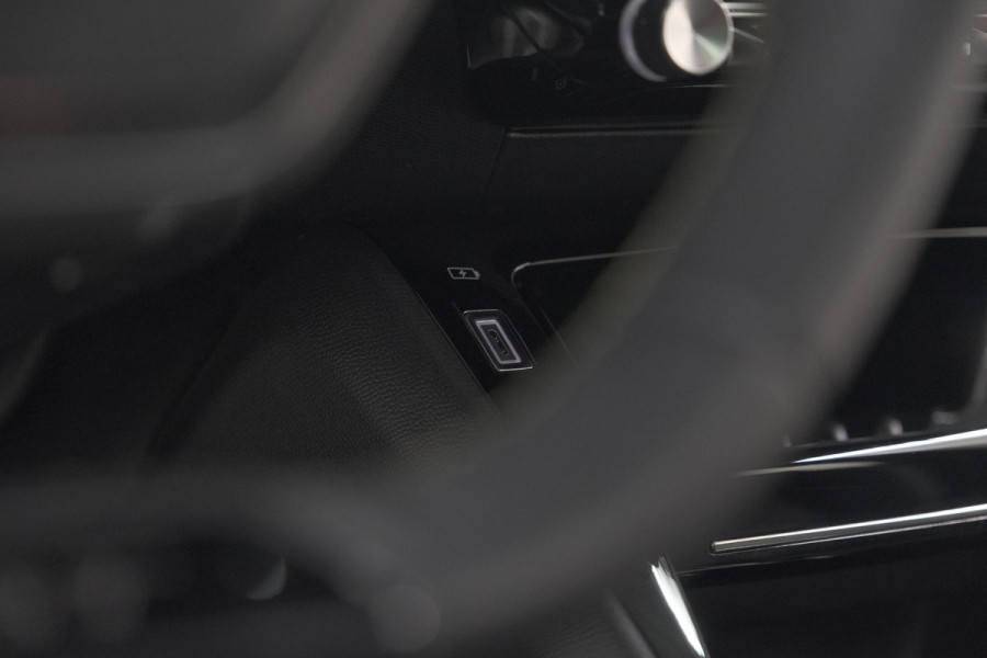 Peugeot 2008 Hybrid 136 e-DSC6 GT | 360 Camera | Adaptieve Cruise Control | Dodehoekdetectie | Navigatie