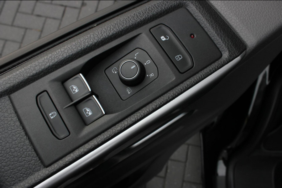 Volkswagen Transporter 2.0 TDI L2H1 30 DC BULLI 199PK DUBBEL CABINE / LEDEREN BEKLEDING / PDC / VERLAGINGSVEREN / 2X SCHUIFDEUR