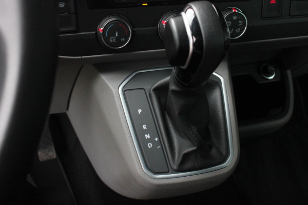 Volkswagen Transporter 2.0 TDI L2H1 30 DC BULLI 199PK DUBBEL CABINE / LEDEREN BEKLEDING / PDC / VERLAGINGSVEREN / 2X SCHUIFDEUR