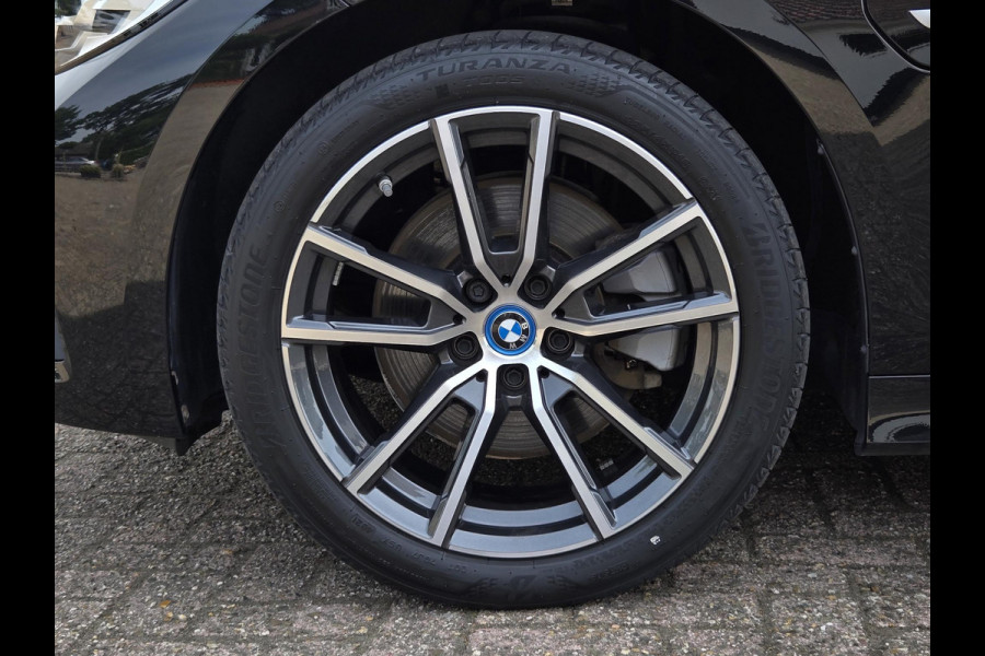 BMW 3 Serie Touring 320e SPORTLINE | SPORTSTOELEN | LEDER | 18 INCH LM VELGEN |