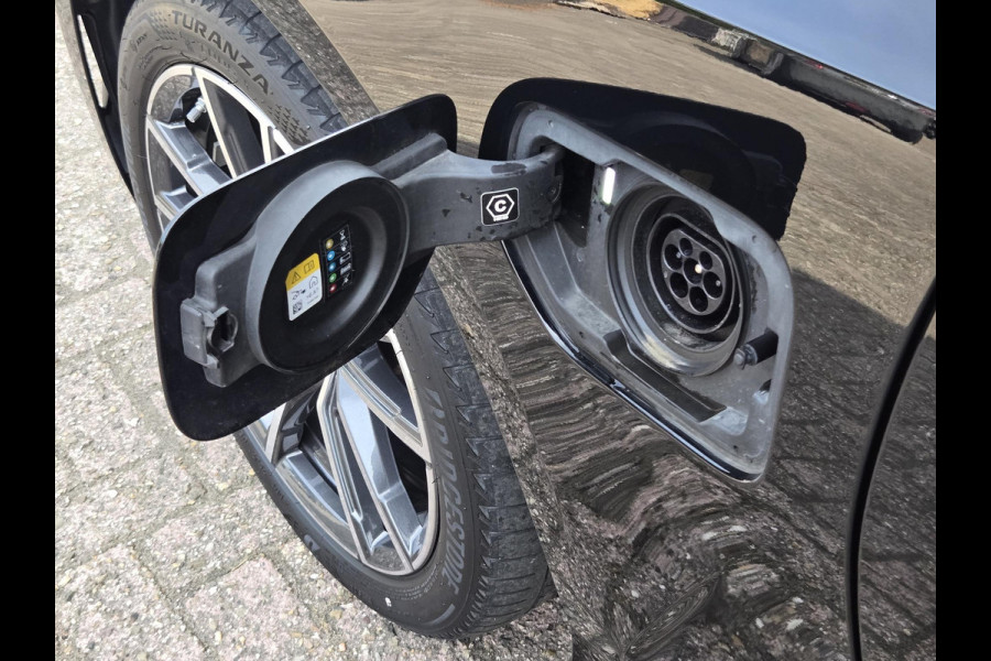 BMW 3 Serie Touring 320e SPORTLINE | SPORTSTOELEN | LEDER | 18 INCH LM VELGEN |