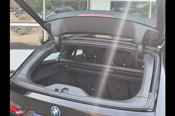 BMW 3 Serie Touring 320e SPORTLINE | SPORTSTOELEN | LEDER | 18 INCH LM VELGEN |