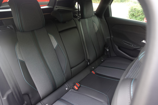 Peugeot 308 SW 1.2 PureTech Active Pack Business | Vakantie Deal | Carplay | Licht metalen velgen | Stoel VW