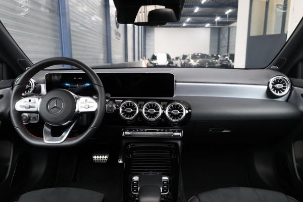 Mercedes-Benz A-Klasse AMG 35 4MATIC 306+PK LED/SFEER/VIRTUAL/PANO/HALF LEER+ALCANTARA+S.VERWARMING/CAM/ACC/ECC/12 MDN GARANTIE!