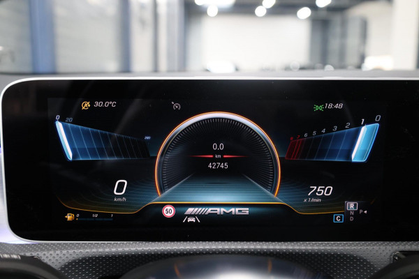 Mercedes-Benz A-Klasse AMG 35 4MATIC 306+PK LED/SFEER/VIRTUAL/PANO/HALF LEER+ALCANTARA+S.VERWARMING/CAM/ACC/ECC/12 MDN GARANTIE!