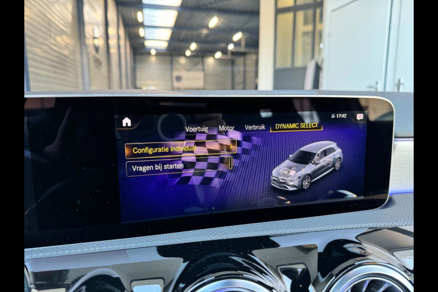 Mercedes-Benz A-Klasse AMG 35 4MATIC 306+PK LED/SFEER/VIRTUAL/PANO/HALF LEER+ALCANTARA+S.VERWARMING/CAM/ACC/ECC/12 MDN GARANTIE!