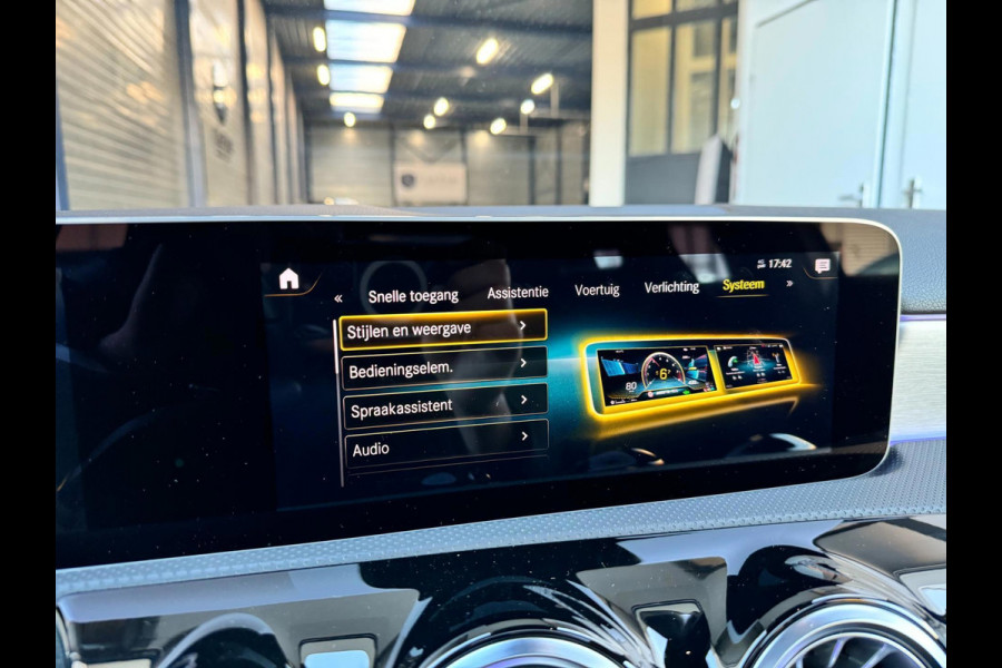 Mercedes-Benz A-Klasse AMG 35 4MATIC 306+PK LED/SFEER/VIRTUAL/PANO/HALF LEER+ALCANTARA+S.VERWARMING/CAM/ACC/ECC/12 MDN GARANTIE!