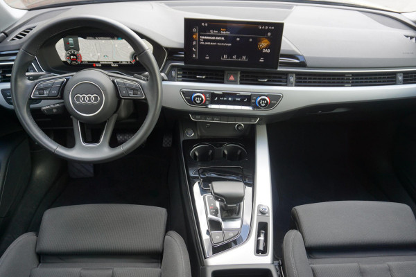 Audi A4 Limousine 35 TFSI 150PK Virtual Cockpit/Sportstoelen Dealeronderhouden/All-Seasonbanden.