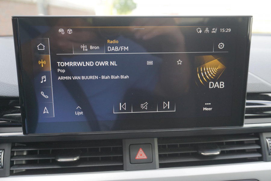 Audi A4 Limousine 35 TFSI 150PK Virtual Cockpit/Sportstoelen Dealeronderhouden/All-Seasonbanden.
