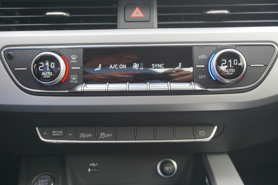 Audi A4 Limousine 35 TFSI 150PK Virtual Cockpit/Sportstoelen Dealeronderhouden/All-Seasonbanden.
