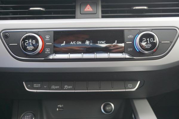Audi A4 Limousine 35 TFSI 150PK Virtual Cockpit/Sportstoelen Dealeronderhouden/All-Seasonbanden.