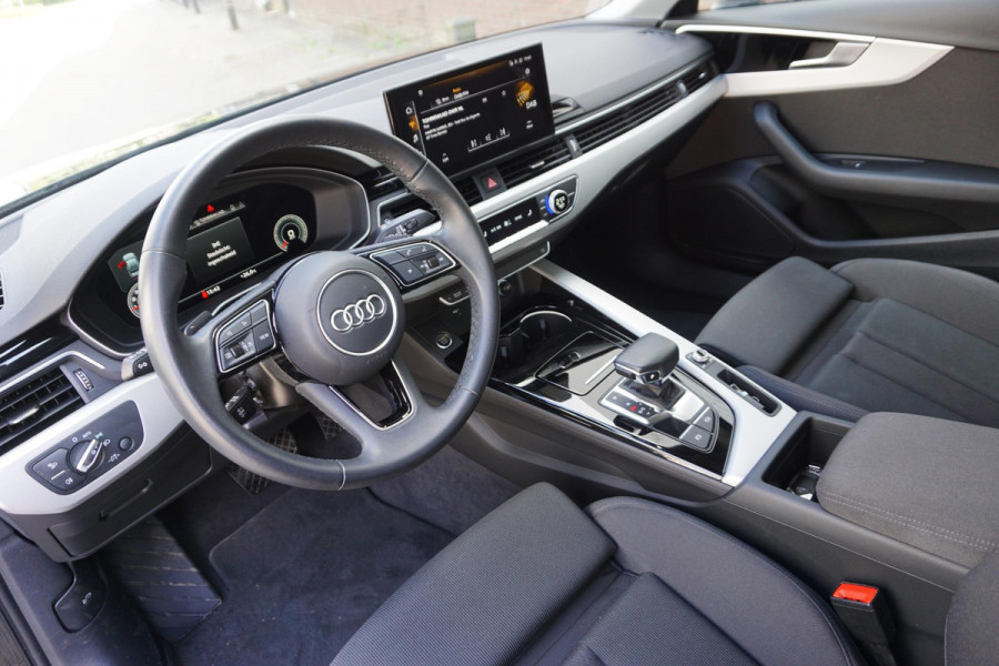 Audi A4 Limousine 35 TFSI 150PK Virtual Cockpit/Sportstoelen Dealeronderhouden/All-Seasonbanden.
