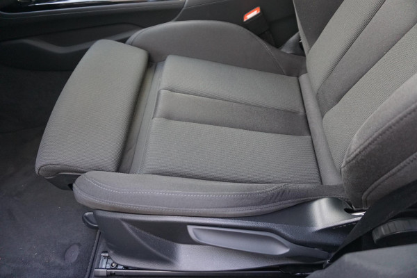 Audi A4 Limousine 35 TFSI 150PK Virtual Cockpit/Sportstoelen Dealeronderhouden/All-Seasonbanden.