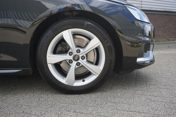 Audi A4 Limousine 35 TFSI 150PK Virtual Cockpit/Sportstoelen Dealeronderhouden/All-Seasonbanden.