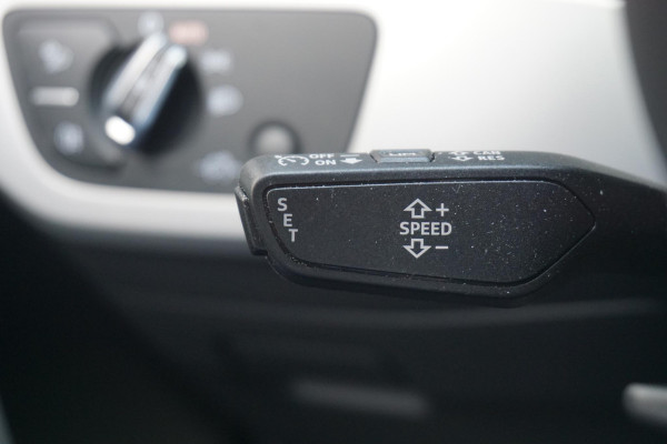Audi A4 Limousine 35 TFSI 150PK Virtual Cockpit/Sportstoelen Dealeronderhouden/All-Seasonbanden.