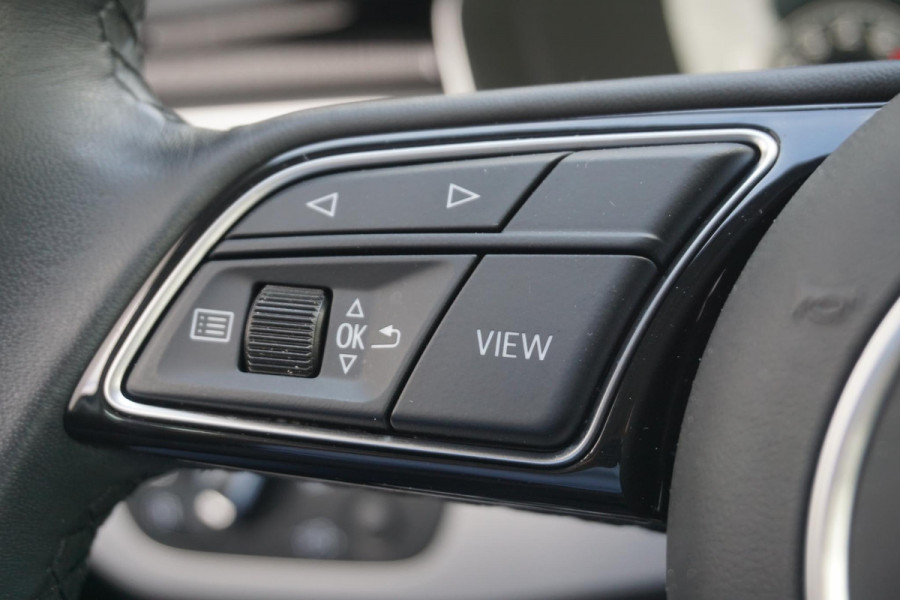 Audi A4 Limousine 35 TFSI 150PK Virtual Cockpit/Sportstoelen Dealeronderhouden/All-Seasonbanden.
