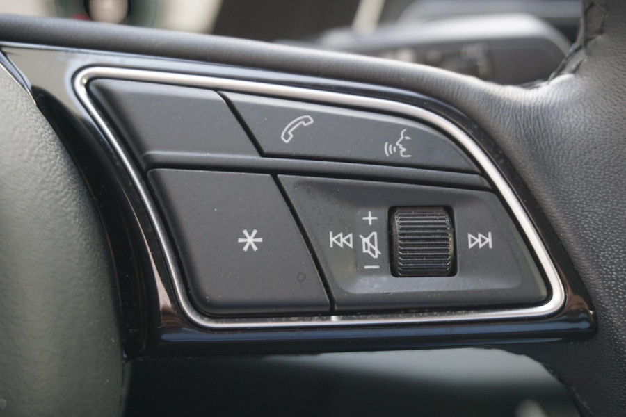 Audi A4 Limousine 35 TFSI 150PK Virtual Cockpit/Sportstoelen Dealeronderhouden/All-Seasonbanden.