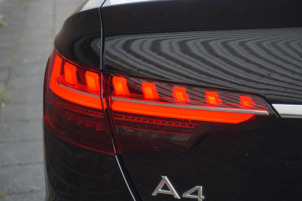 Audi A4 Limousine 35 TFSI 150PK Virtual Cockpit/Sportstoelen Dealeronderhouden/All-Seasonbanden.