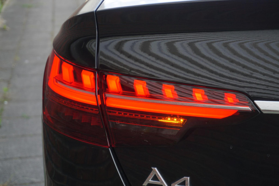 Audi A4 Limousine 35 TFSI 150PK Virtual Cockpit/Sportstoelen Dealeronderhouden/All-Seasonbanden.