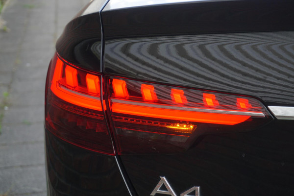 Audi A4 Limousine 35 TFSI 150PK Virtual Cockpit/Sportstoelen Dealeronderhouden/All-Seasonbanden.