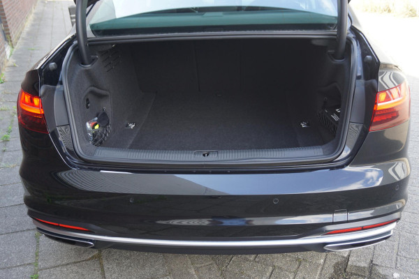 Audi A4 Limousine 35 TFSI 150PK Virtual Cockpit/Sportstoelen Dealeronderhouden/All-Seasonbanden.