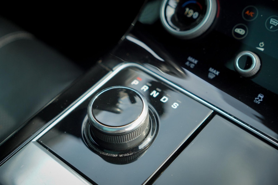 Land Rover Range Rover Velar 2.0 Turbo AWD R-Dynamic SE / Pano / Leder