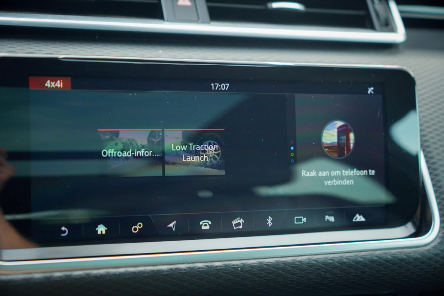 Land Rover Range Rover Velar 2.0 Turbo AWD R-Dynamic SE / Pano / Leder