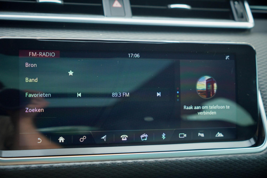 Land Rover Range Rover Velar 2.0 Turbo AWD R-Dynamic SE / Pano / Leder