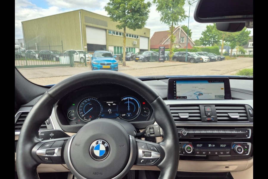 BMW 3 Serie Touring M Sport Edition Dig. Teller Apple CarPlay Panorama LED Leder NAP Navi Pro GR Dealer onderhouden