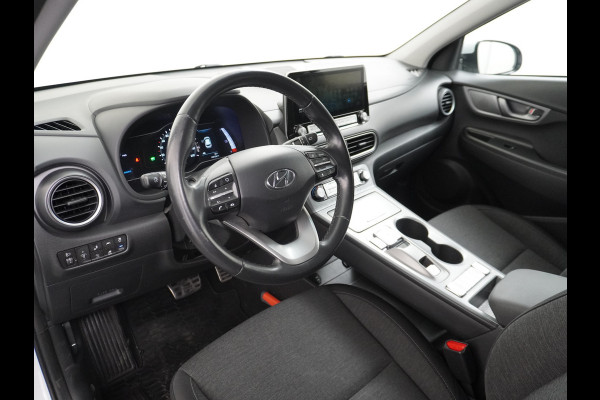 Hyundai Kona 64kWh EV AUT.204pk Krell®-Audio Grootste ACCU Adaptieve Cruise Control Camera Navi Apple Carplay Android Auto Head-Up Display Ec Led Blindspot Monitoring LaneAssist Subwoofer Voorruit verwarmbaar Bluetooth Privacy Glas Lmv 17" Fashion 1e Eigenaar Nieuwprijs €44.210,-