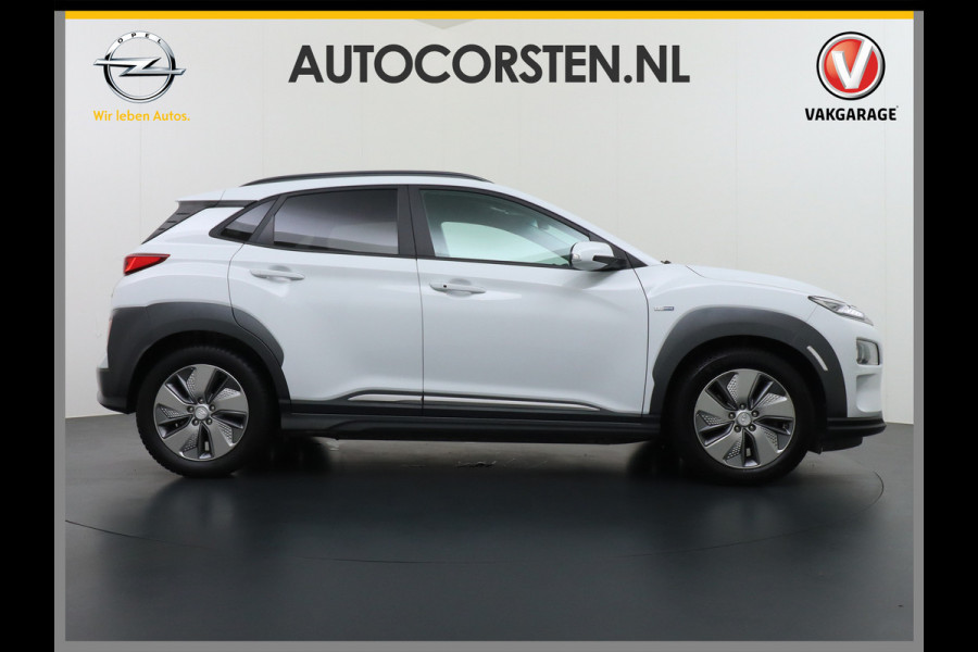 Hyundai Kona 64kWh EV AUT.204pk Krell®-Audio Grootste ACCU Adaptieve Cruise Control Camera Navi Apple Carplay Android Auto Head-Up Display Ec Led Blindspot Monitoring LaneAssist Subwoofer Voorruit verwarmbaar Bluetooth Privacy Glas Lmv 17" Fashion 1e Eigenaar Nieuwprijs €44.210,-