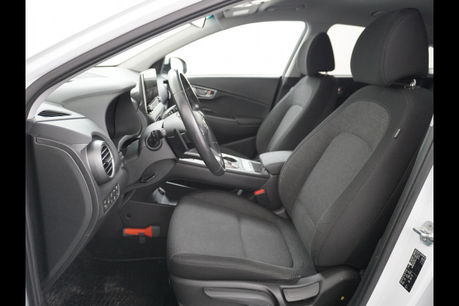 Hyundai Kona 64kWh EV AUT.204pk Krell®-Audio Grootste ACCU Adaptieve Cruise Control Camera Navi Apple Carplay Android Auto Head-Up Display Ec Led Blindspot Monitoring LaneAssist Subwoofer Voorruit verwarmbaar Bluetooth Privacy Glas Lmv 17" Fashion 1e Eigenaar Nieuwprijs €44.210,-