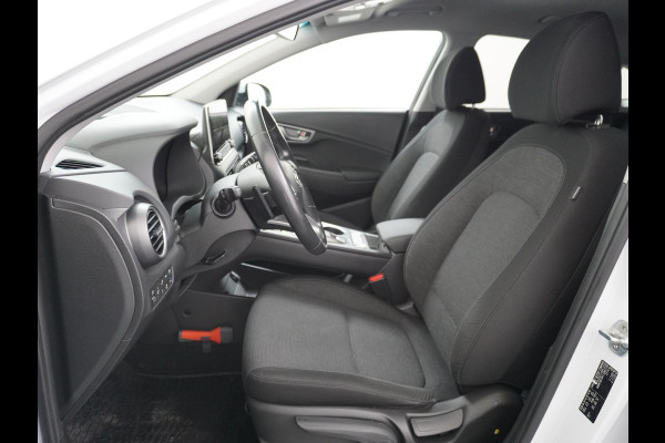 Hyundai Kona 64kWh EV AUT.204pk Krell®-Audio Grootste ACCU Adaptieve Cruise Control Camera Navi Apple Carplay Android Auto Head-Up Display Ec Led Blindspot Monitoring LaneAssist Subwoofer Voorruit verwarmbaar Bluetooth Privacy Glas Lmv 17" Fashion 1e Eigenaar Nieuwprijs €44.210,-