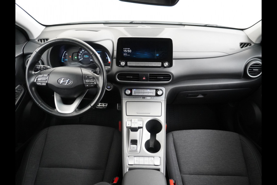 Hyundai Kona 64kWh EV AUT.204pk Krell®-Audio Grootste ACCU Adaptieve Cruise Control Camera Navi Apple Carplay Android Auto Head-Up Display Ec Led Blindspot Monitoring LaneAssist Subwoofer Voorruit verwarmbaar Bluetooth Privacy Glas Lmv 17" Fashion 1e Eigenaar Nieuwprijs €44.210,-