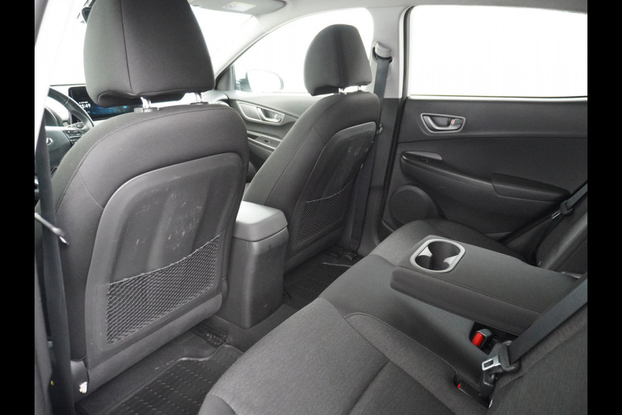Hyundai Kona 64kWh EV AUT.204pk Krell®-Audio Grootste ACCU Adaptieve Cruise Control Camera Navi Apple Carplay Android Auto Head-Up Display Ec Led Blindspot Monitoring LaneAssist Subwoofer Voorruit verwarmbaar Bluetooth Privacy Glas Lmv 17" Fashion 1e Eigenaar Nieuwprijs €44.210,-
