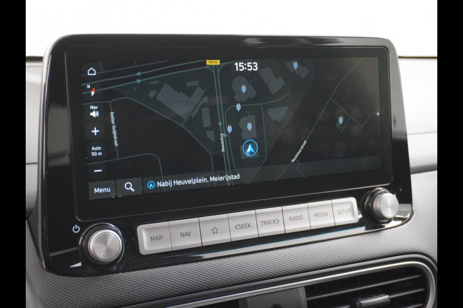 Hyundai Kona 64kWh EV AUT.204pk Krell®-Audio Grootste ACCU Adaptieve Cruise Control Camera Navi Apple Carplay Android Auto Head-Up Display Ec Led Blindspot Monitoring LaneAssist Subwoofer Voorruit verwarmbaar Bluetooth Privacy Glas Lmv 17" Fashion 1e Eigenaar Nieuwprijs €44.210,-
