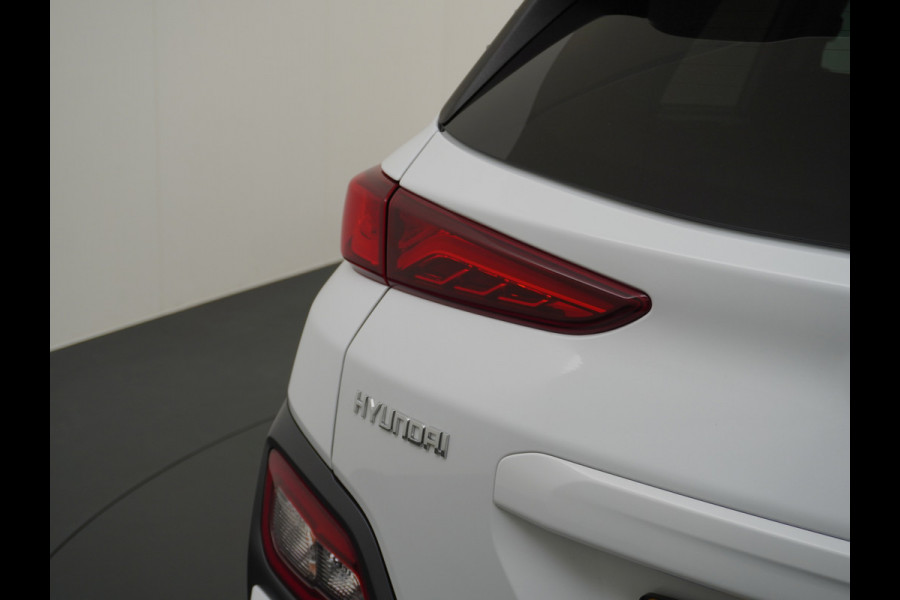 Hyundai Kona 64kWh EV AUT.204pk Krell®-Audio Grootste ACCU Adaptieve Cruise Control Camera Navi Apple Carplay Android Auto Head-Up Display Ec Led Blindspot Monitoring LaneAssist Subwoofer Voorruit verwarmbaar Bluetooth Privacy Glas Lmv 17" Fashion 1e Eigenaar Nieuwprijs €44.210,-