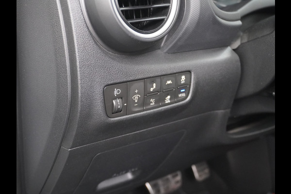 Hyundai Kona 64kWh EV AUT.204pk Krell®-Audio Grootste ACCU Adaptieve Cruise Control Camera Navi Apple Carplay Android Auto Head-Up Display Ec Led Blindspot Monitoring LaneAssist Subwoofer Voorruit verwarmbaar Bluetooth Privacy Glas Lmv 17" Fashion 1e Eigenaar Nieuwprijs €44.210,-