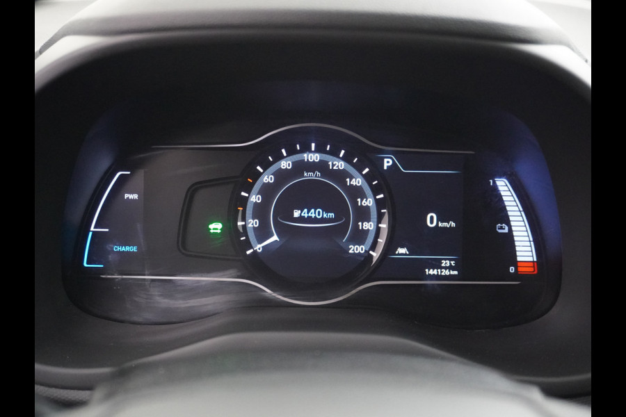 Hyundai Kona 64kWh EV AUT.204pk Krell®-Audio Grootste ACCU Adaptieve Cruise Control Camera Navi Apple Carplay Android Auto Head-Up Display Ec Led Blindspot Monitoring LaneAssist Subwoofer Voorruit verwarmbaar Bluetooth Privacy Glas Lmv 17" Fashion 1e Eigenaar Nieuwprijs €44.210,-