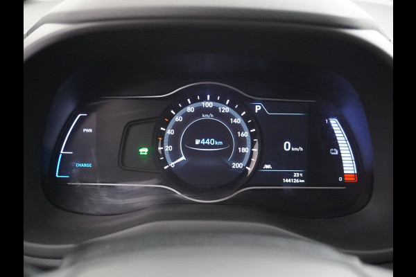 Hyundai Kona 64kWh EV AUT.204pk Krell®-Audio Grootste ACCU Adaptieve Cruise Control Camera Navi Apple Carplay Android Auto Head-Up Display Ec Led Blindspot Monitoring LaneAssist Subwoofer Voorruit verwarmbaar Bluetooth Privacy Glas Lmv 17" Fashion 1e Eigenaar Nieuwprijs €44.210,-