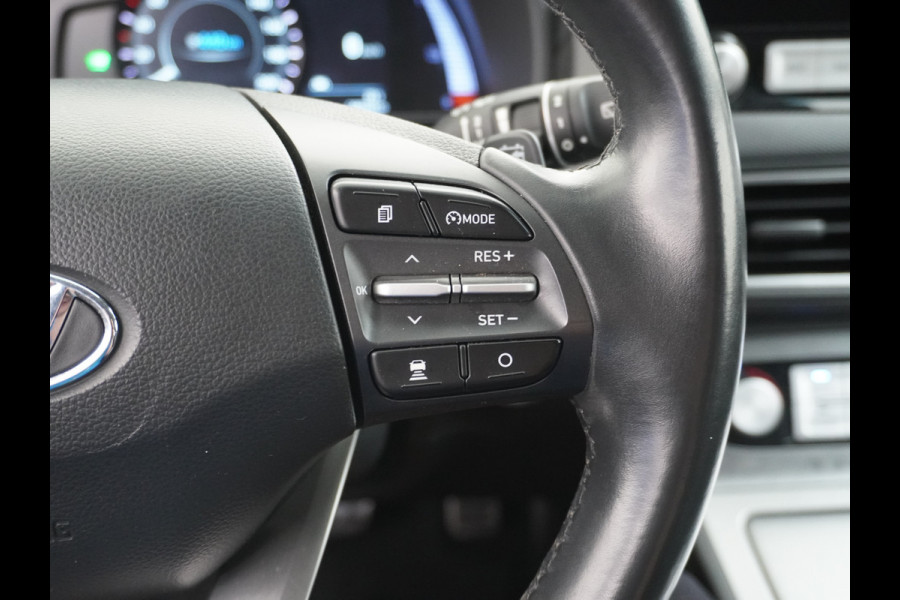 Hyundai Kona 64kWh EV AUT.204pk Krell®-Audio Grootste ACCU Adaptieve Cruise Control Camera Navi Apple Carplay Android Auto Head-Up Display Ec Led Blindspot Monitoring LaneAssist Subwoofer Voorruit verwarmbaar Bluetooth Privacy Glas Lmv 17" Fashion 1e Eigenaar Nieuwprijs €44.210,-