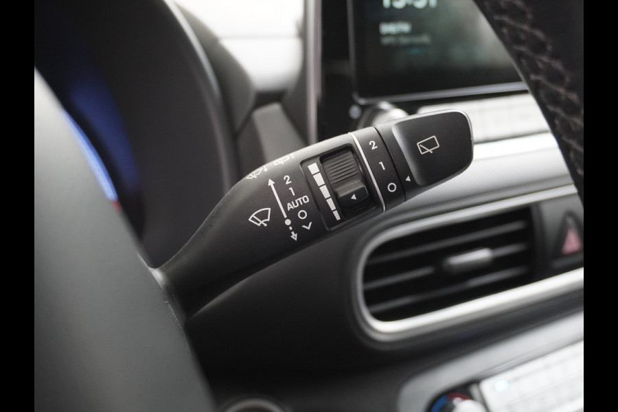 Hyundai Kona 64kWh EV AUT.204pk Krell®-Audio Grootste ACCU Adaptieve Cruise Control Camera Navi Apple Carplay Android Auto Head-Up Display Ec Led Blindspot Monitoring LaneAssist Subwoofer Voorruit verwarmbaar Bluetooth Privacy Glas Lmv 17" Fashion 1e Eigenaar Nieuwprijs €44.210,-